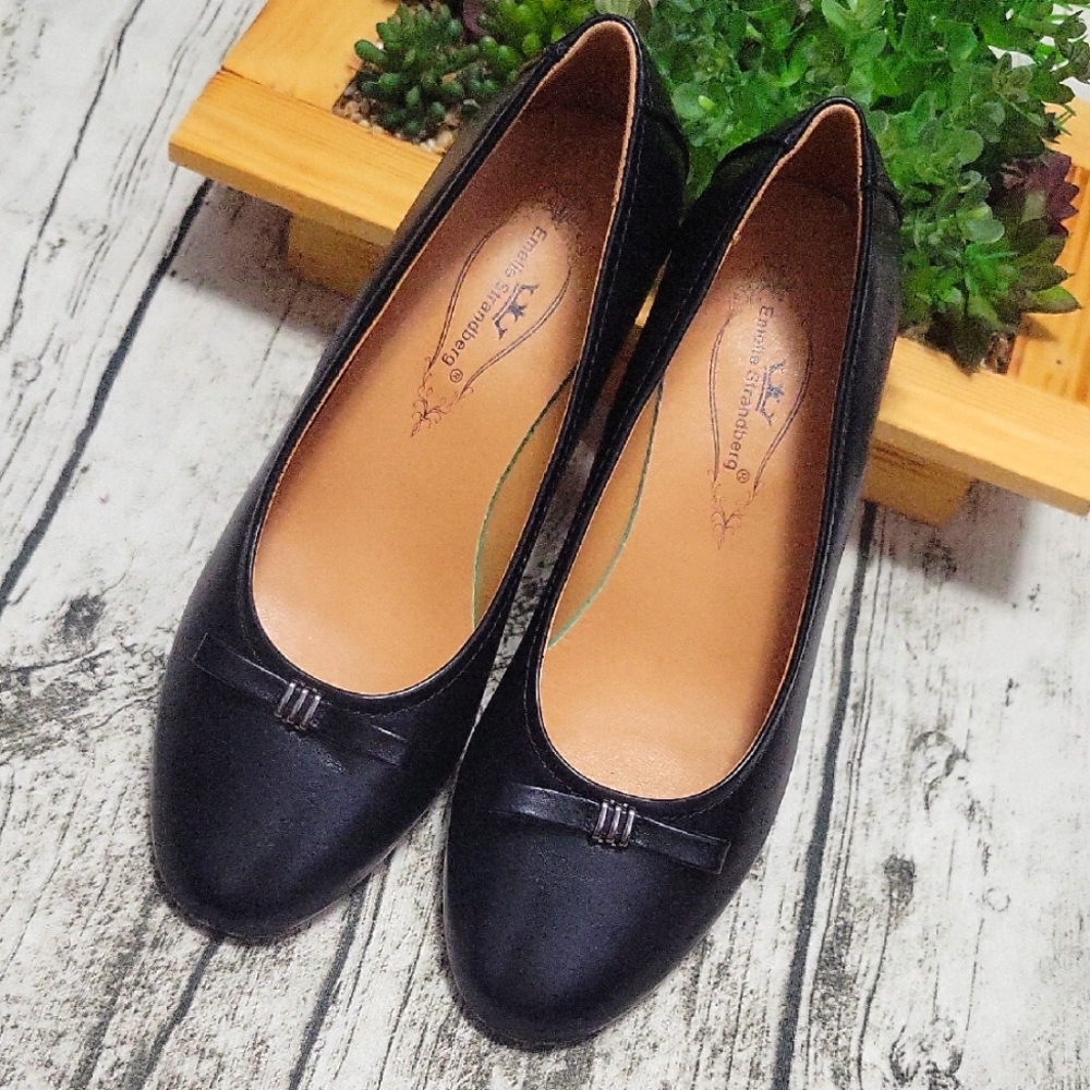 NWT Emelie Strandberg Pumps, Size 9